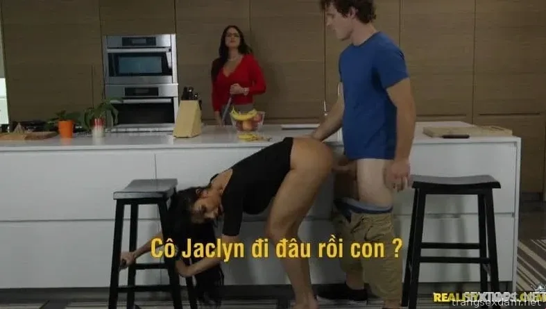 Bermain dengan kawan baik ibu Vietsub