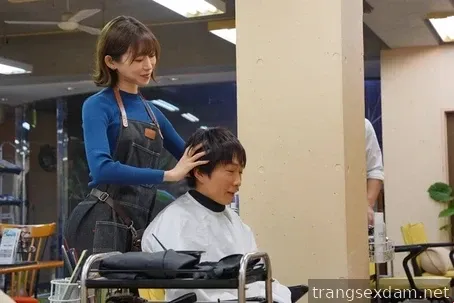 Ottieni uno sconto speciale quando ti tagli i capelli - Sumire Kurokawa