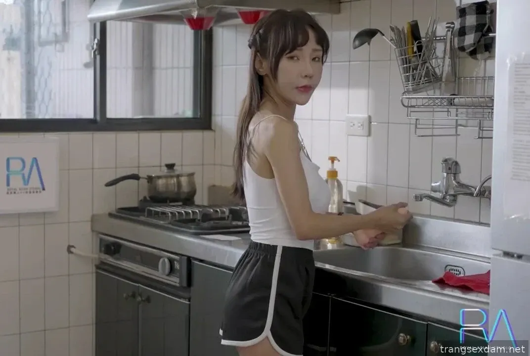 Người bố già dâm và đứa con gái mới lớn 