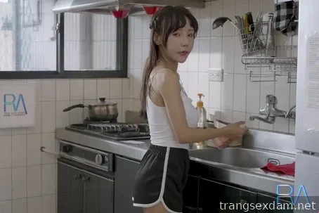 Người bố già dâm và đứa con gái mới lớn 